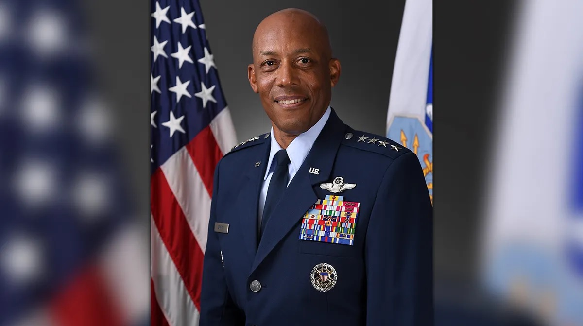 Trump fires top US general: டாப் ராணுவ ஜெனரலை வீட்டுக்கு அனுப்பிய ரம் !