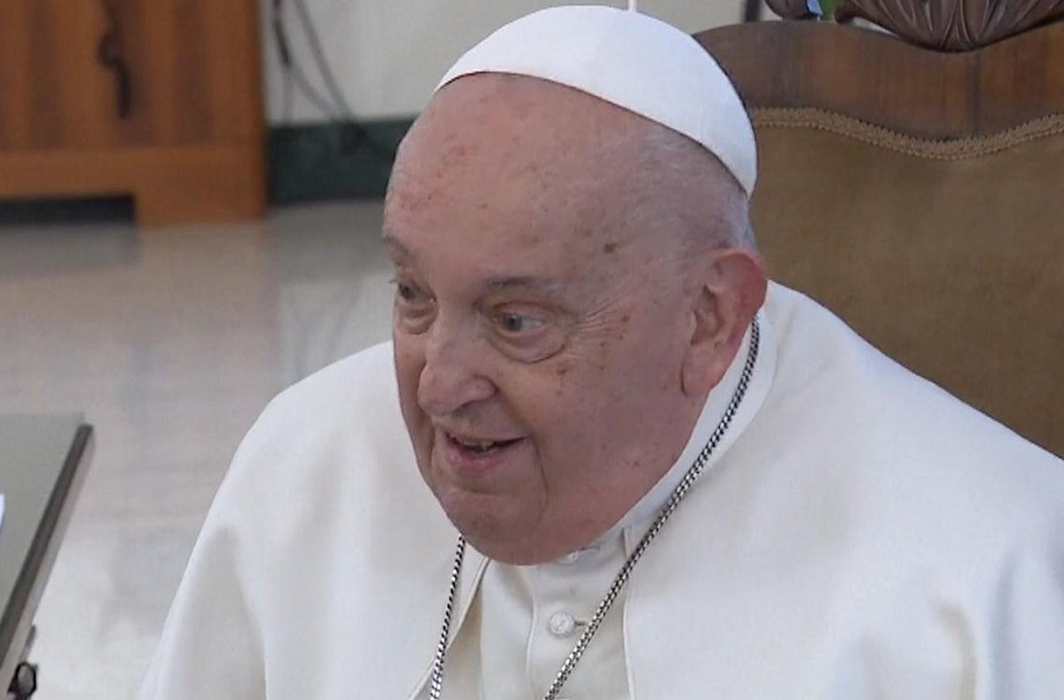 Pope in critical condition: போப் ஆண்டவர் நிலமை மோசம்- அனைவரும் பிரார்த்தனை !