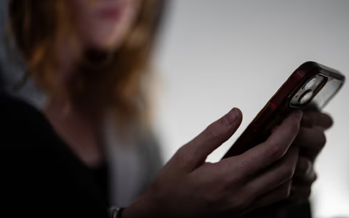 Children in UK as young as 11 targeted by sextortion criminals: லண்டனில் 11 வயது சிறுமிகளை SEX- டாகட் செய்யும் நபகள்