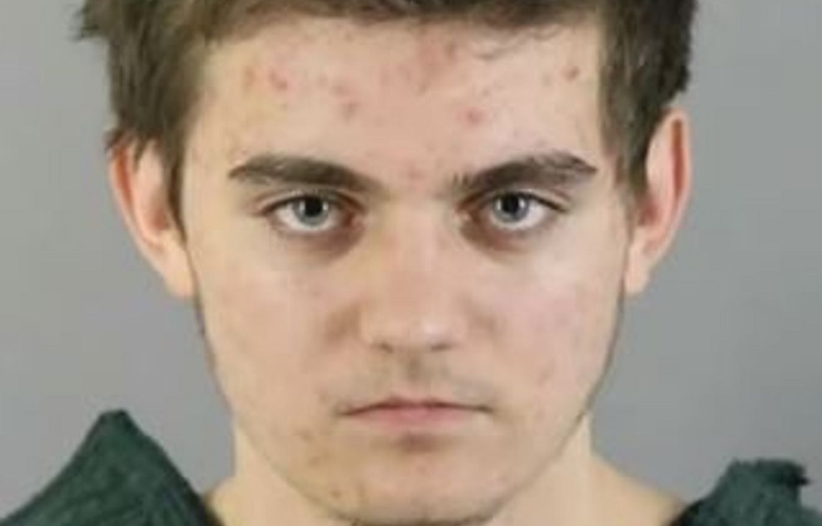 Teenager accused to assassinate Donald Trump: அப்பா அம்மாவை கொன்று அவர்கள் பணத்தை எடுத்து டொனால் ரம்பை சுட இருந்த இளைஞர் !